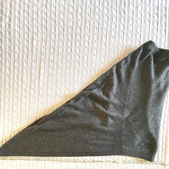 Vtg GLENFIELD Poncho Women O/S Grey Oversized Made in Italy Luxury Shawl Shrug - Picture 9 of 10